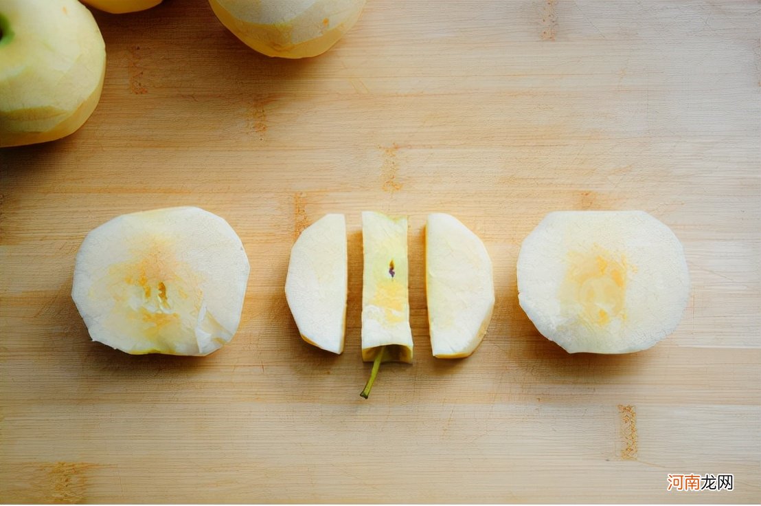 苹果换个新吃法，拔丝后又甜又脆 拔丝苹果的简单做法