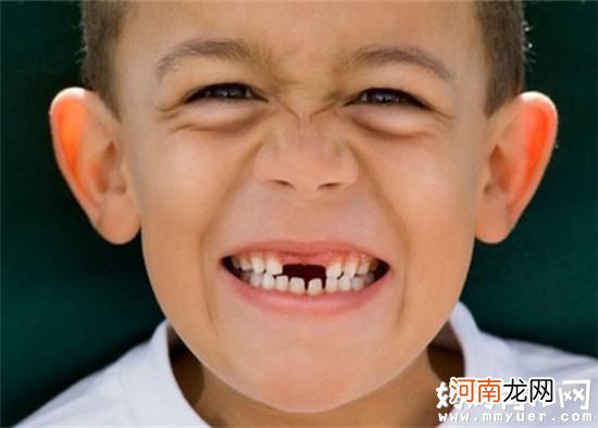 宝宝换牙是在多大年龄 家长注意宝宝换牙期的饮食要求