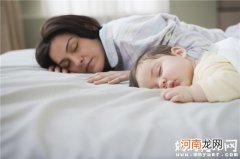 宝宝多大可以睡婴儿床 宝宝睡婴儿床的注意事项