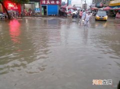 倾盆大雨和瓢泼大雨哪个大 倾盆大雨大还是瓢泼大雨大