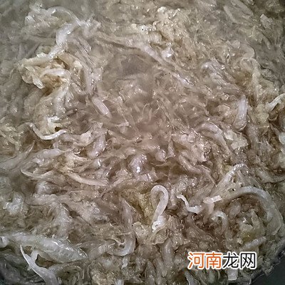 正宗东北酸菜汆白肉的做法