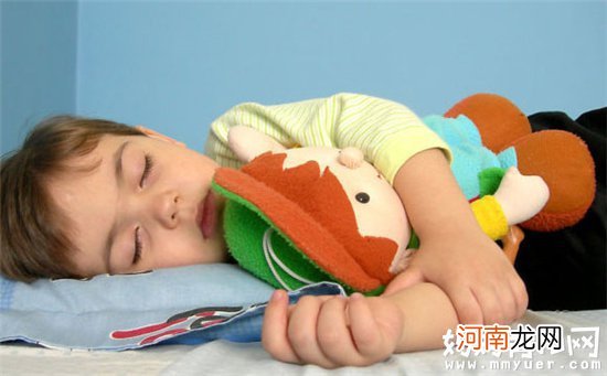 宝宝为何睡觉磨牙 家长须知如何针对病因防治宝宝磨牙