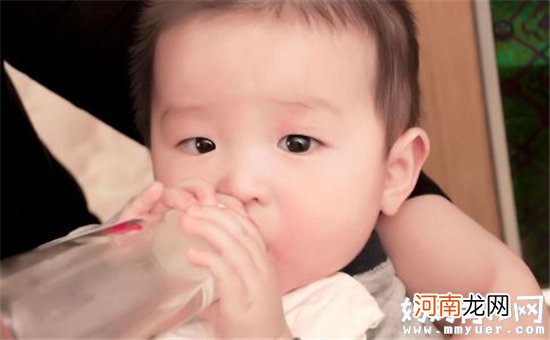 宝宝不吃东西可能是口渴了 妈妈注意宝宝口渴的表现