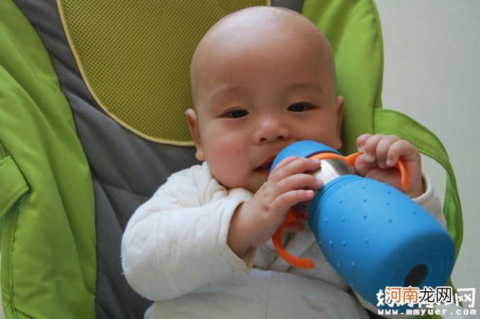 宝宝不吃东西可能是口渴了 妈妈注意宝宝口渴的表现