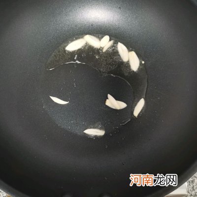 辣椒炒茄丝这样做 辣椒炒茄子家常做法