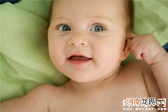 宝宝“扯耳朵”咋回事 警惕宝宝“扯耳朵”可能是耳疾