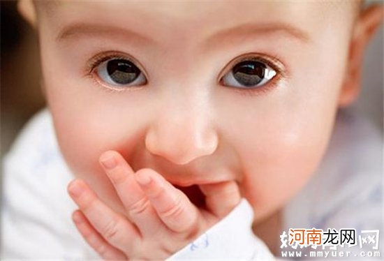 宝宝爱吃手指如何阻止 家长注意别盲目阻止宝宝吃手指