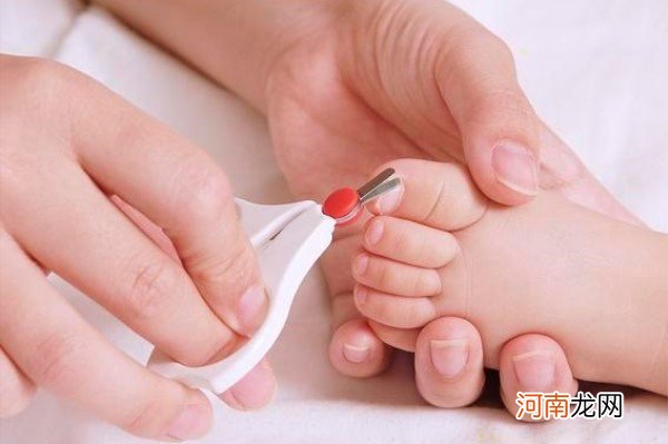 新生儿剪指甲的禁忌 妈妈可别伤害了宝宝的手指