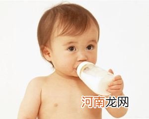 婴儿应该喝鲜奶还是配方奶