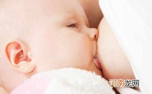 初乳适合新生儿是因为