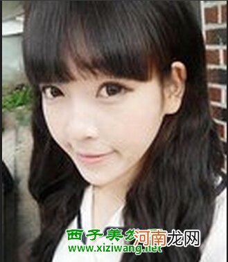 适合娃娃脸女生中长发发型 轻松变美少女