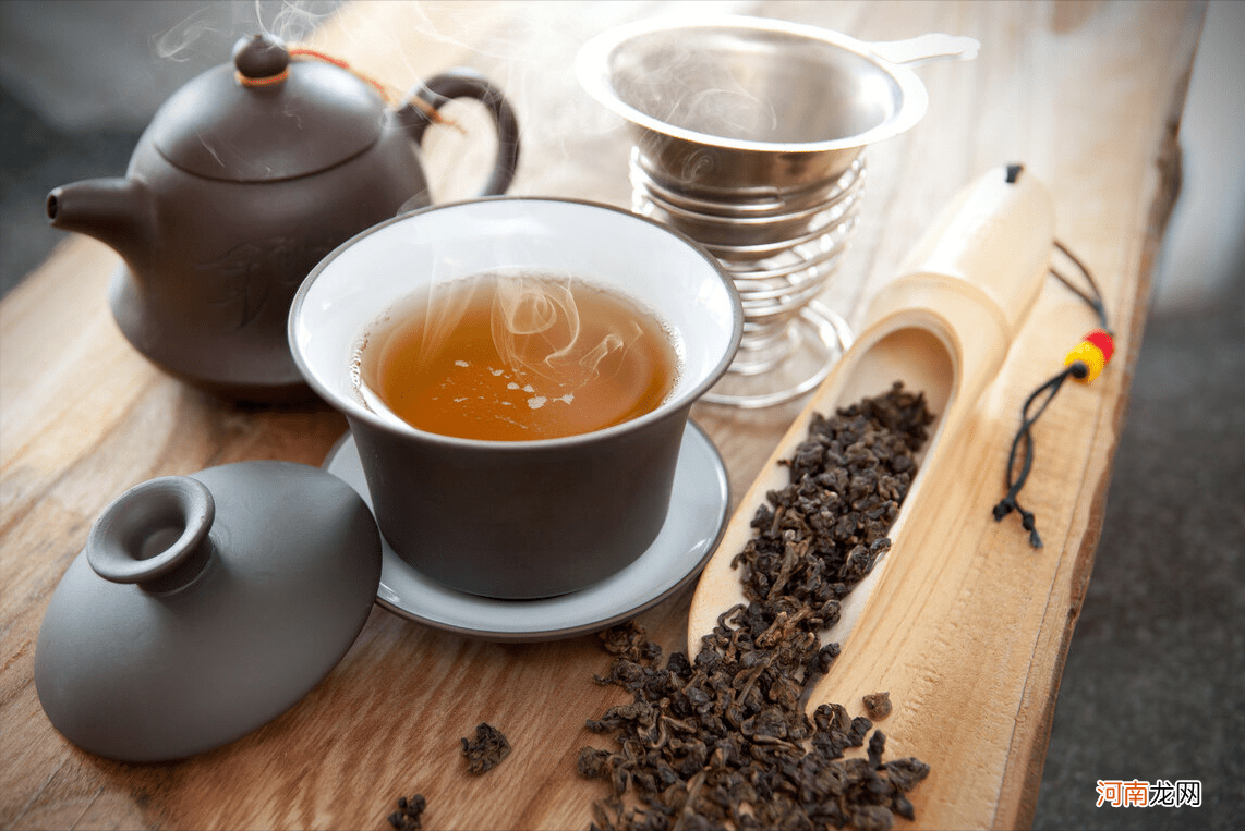 女性喝乌龙茶抗衰老的功效与作用 女性喝乌龙茶好还是普洱好