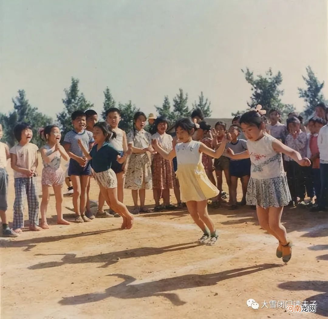 钻洞吃蛇掏鸟蛋，暴力动画看个遍，八零后的绝版童年你羡慕了吗？