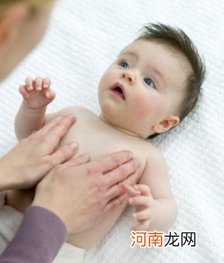 如何帮宝宝做抚触