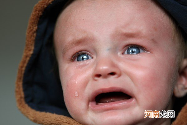 婴儿白天正常晚上哭闹 多半是这几个原因导致的