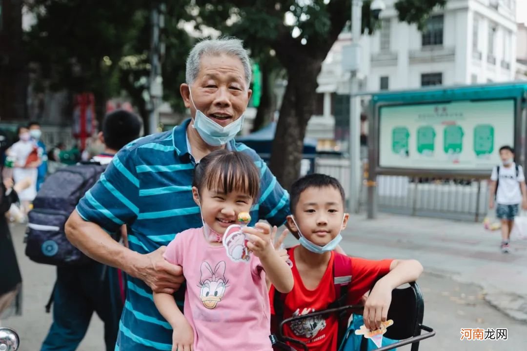 今天，我们在广州街拍了61张笑脸