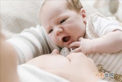 母乳宝宝4天没有大便正常吗