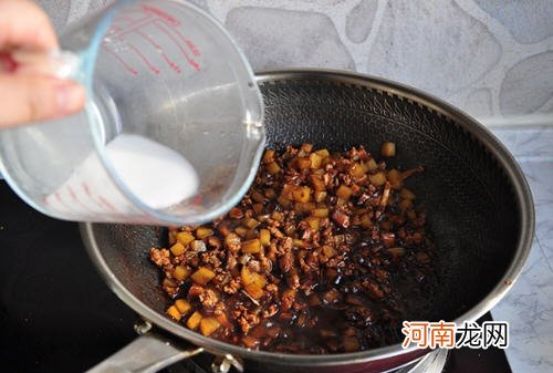 土豆香菇肉末盖饭做法 土豆饭怎么做好吃