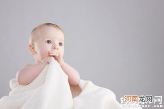 婴儿几个月长牙有标准 过早、过晚都需警惕