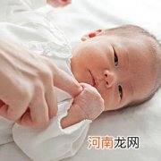 技巧公开：防治婴儿鹅口疮