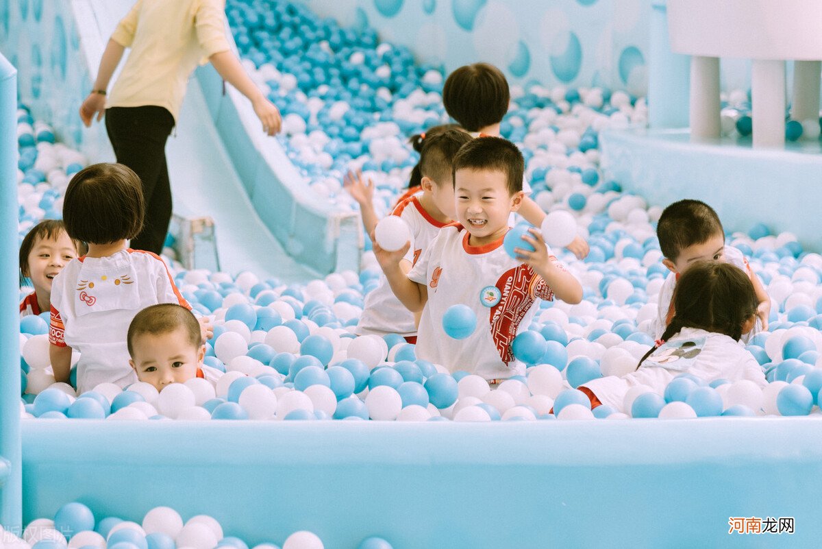 幼儿园老师建议：天气再热也别总让女孩穿裙子，道理很实在