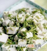 婴儿食谱：香椿虾皮拌豆腐