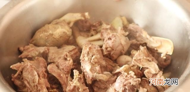 简单易做的扁豆焖面教程 扁豆五花肉焖面的家常做法