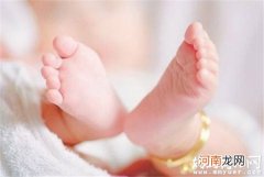 宝宝发烧可以泡脚吗 宝宝发烧物理降温方式大集合