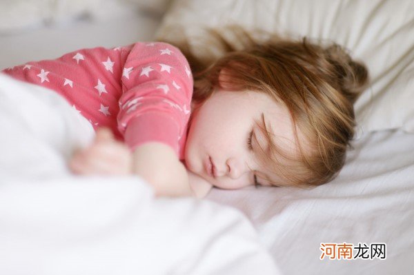 宝宝分床睡的最佳年龄 聪明的父母都会选择这个时间