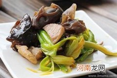 1—2岁宝宝食谱：黑木耳炒黄花菜