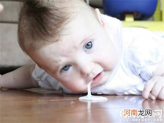 婴儿吐奶是什么原因造成的 应对婴儿吐奶有4招