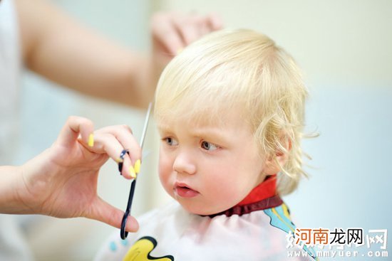超实用的怎样给宝宝剪头发的技巧 宝宝剪头不再哭闹