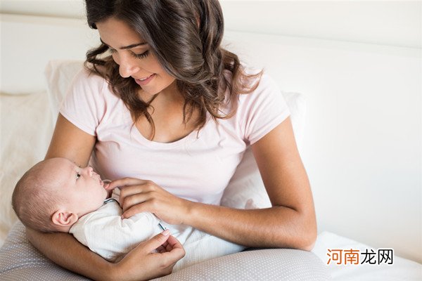 母乳转奶粉的窍门 别硬来正确过渡方法在这里