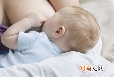 图 给宝宝喂奶的正确姿势