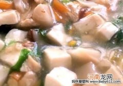 一岁半宝宝食谱：五彩鸡蓉豆腐羹