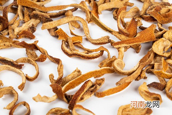 【陈皮泡水喝的功效】陈皮的功效与作用及食用禁忌