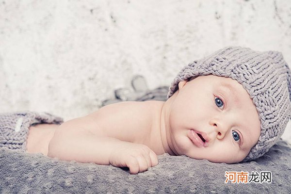 婴儿眼睫毛多久长好 婴儿睫毛黑又密是这个时候营养好