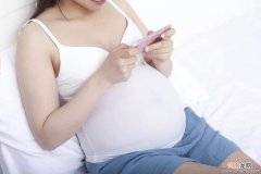 怀孕晚期乳房有奶漏出