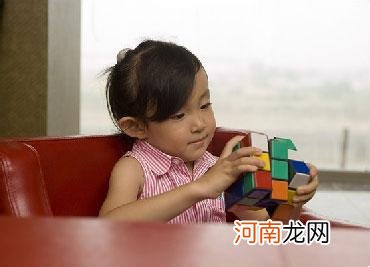 孩子学魔方锻炼思维能力