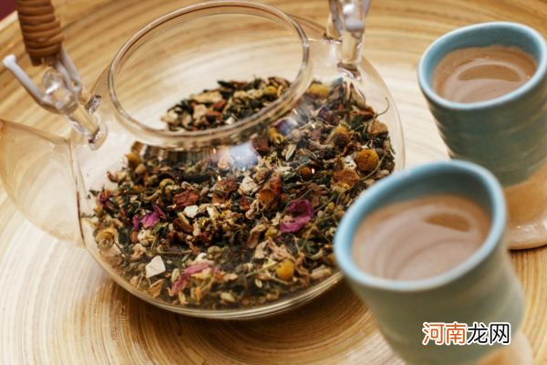 血脂高适合喝绿茶还是红茶