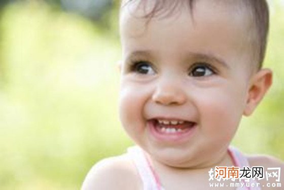 婴儿几个月能长牙有征兆 有这几个表现说明快了