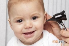 孩子哭闹挠耳朵 或许就是宝宝中耳炎症状