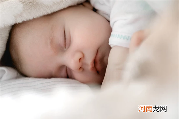 改掉抱睡的最佳时机的方法技巧 宝宝昼夜颠倒就得这么治
