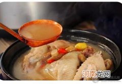 哺乳期下奶食谱：黄芪炖鸡汤