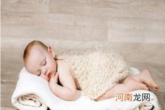 新生儿哪种睡眠姿势最舒服 新生婴儿睡眠特点有