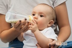 宝宝吐奶很厉害怎么回事 频繁吐奶是受凉了吗