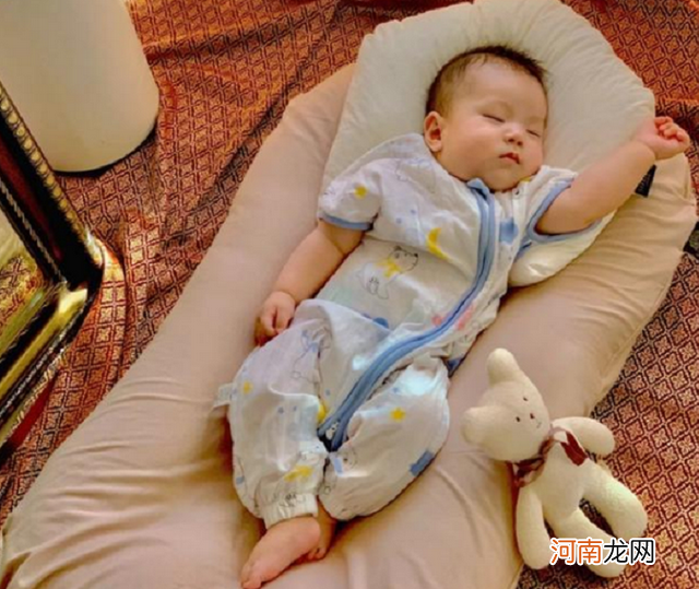 宝宝多大可以用枕头？不是一定要在哪个月，而是看这几个方面
