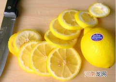 柠檬片泡水的功效和副作用