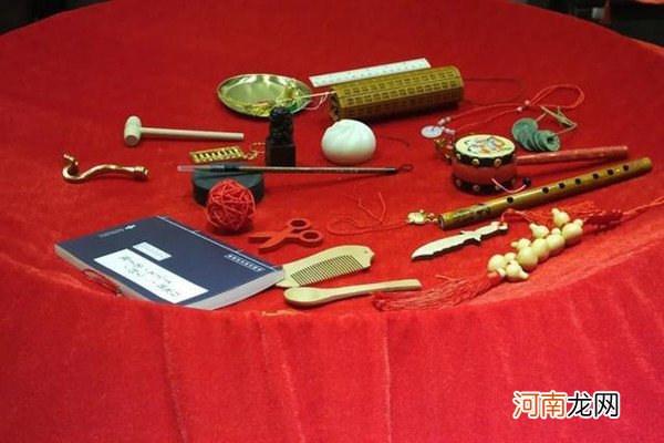 宝宝抓周必备8件物品 抓周的历史由来解释