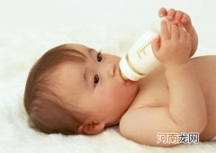 吃配方奶粉与喝母乳宝宝大便的区别